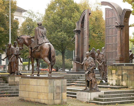 Denkmal der Göttinger Sieben in Hannover neben dem Landtag.