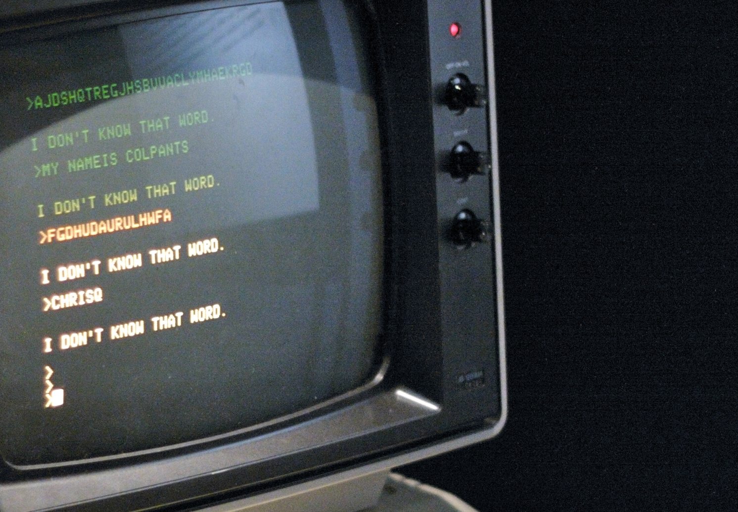 Fotografie eines Computerbildschirms, der einen Chatverlauf zeigt.