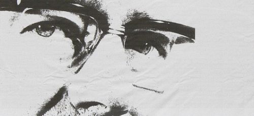 Graustufenplakat mit Nahaufnahme von Otto Brenners Gesicht mit dessen charakteristischer Halbhornbrille.